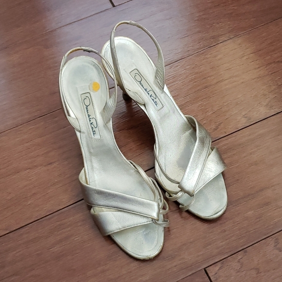 Oscar de la Renta Gold Sandals - Picture 1 of 7